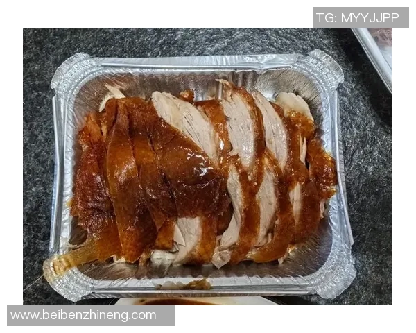 足球明星聚餐享受美味烤鸭视频分享引发热议与粉丝互动